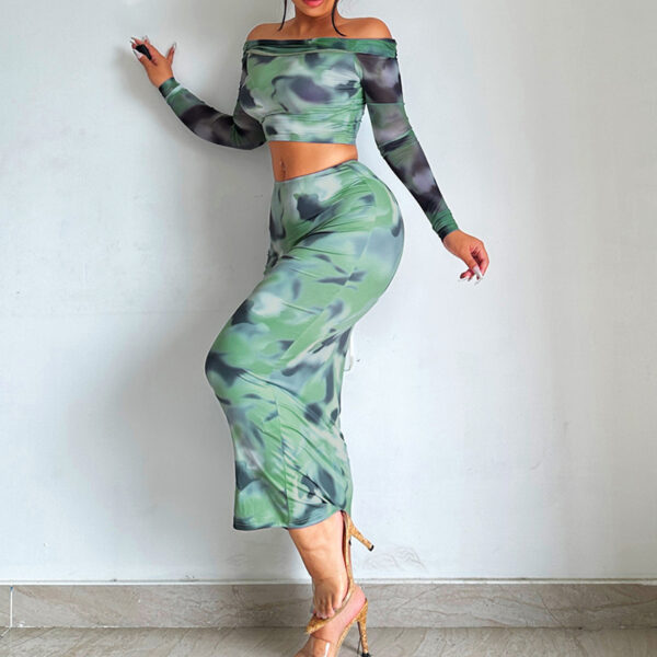 Slim fit long sleeve t-shirt and fitted skirt street style