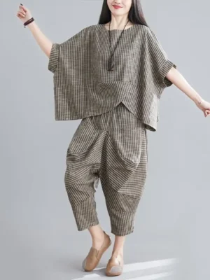 cropped knickerbocker pants and loose short-sleeve top outfit