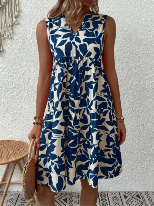 Chic mini dress with notched neckline